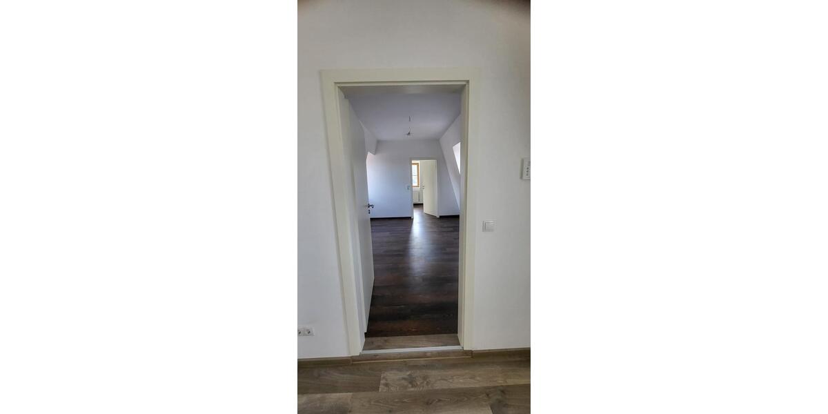 Dachgeschoßwohnung Querfurt - 3 Zimmer, 99 m&sup2;, 750&euro; | Angebot:26335765