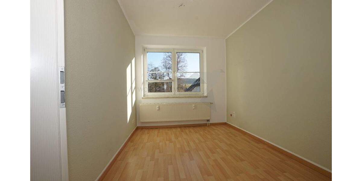 Geräumige, helle 4-Raum-Wohnung mit Balkon und Pkw-Stellplatz 4 zimmer