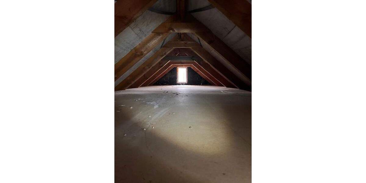 Grosses EFH, 4 Zi., 120 qm, 795 qm Grund, 1.250 € NKM 4 zimmer