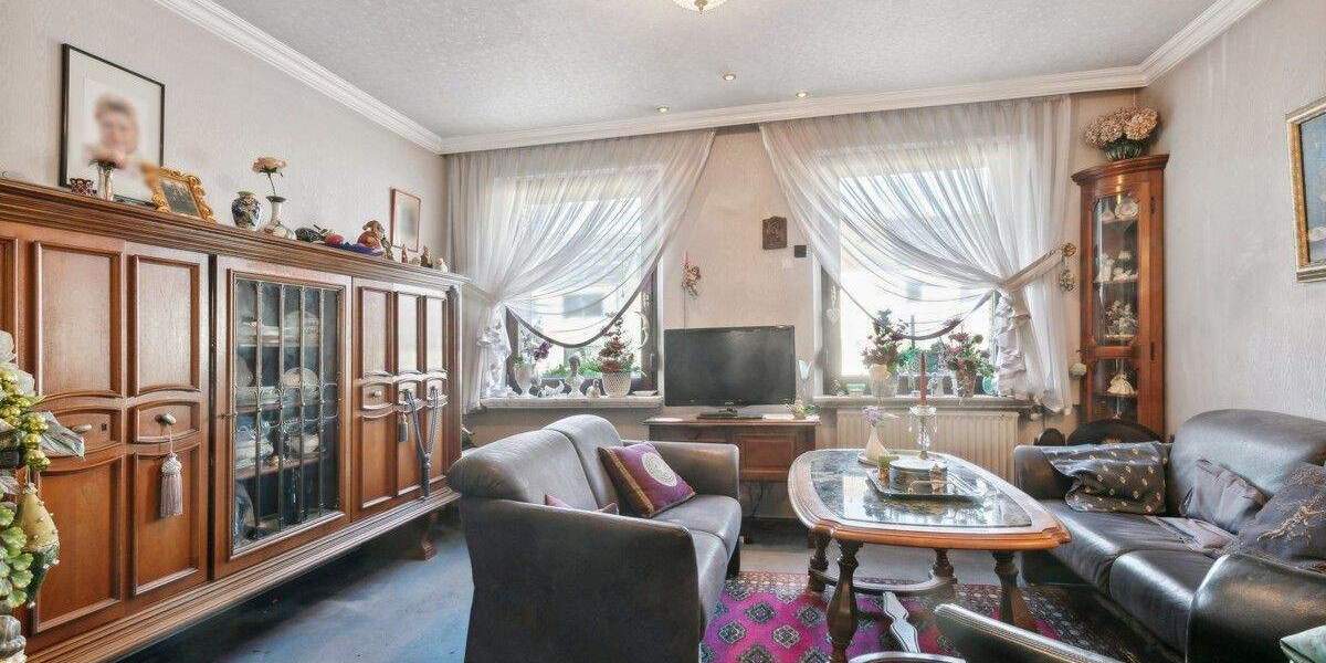 Freistehende und potentialreiche Doppelhaushälfte auf weitläufigem Grundstück (Süd-West-Ausrichtung) 3 zimmer