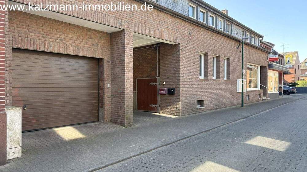 Wohn- und Geschäftshaus + Garagen + 1.186 m² großes Grundstück zu verkaufen 1 zimmer