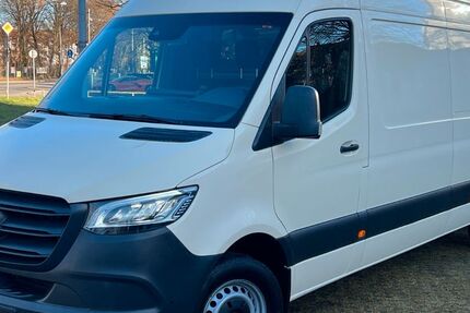 Mercedes-Benz Sprinter 196.000 km 26.990 &euro; München 81243