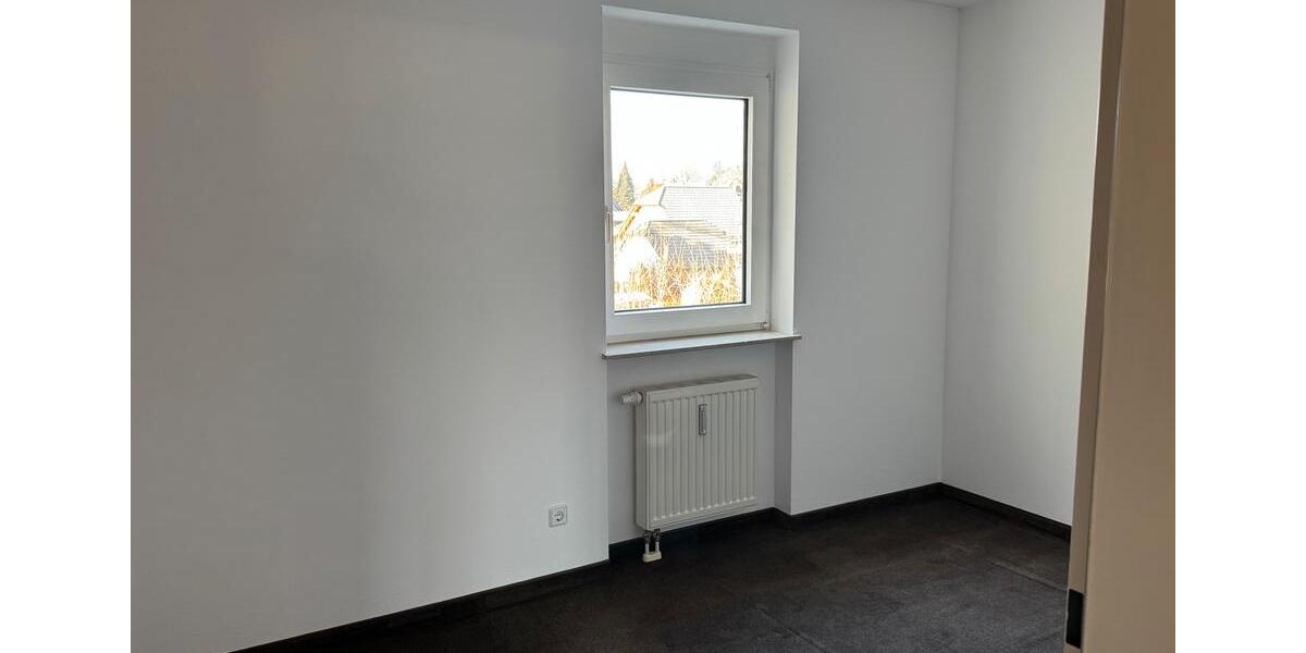 Etagenwohnung Limbach-Oberfrohna Oberfrohna - 3 Zimmer, 80 m&sup2;, 94.000&euro; | Angebot:26402719