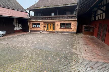 Bauernhaus mit Balkon, Keller & großem Hof zu vermieten 9 zimmer