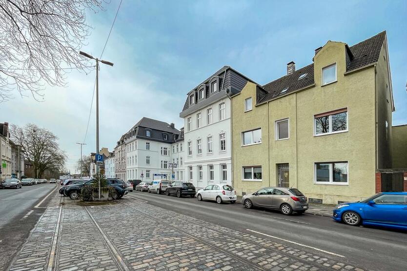 1 Zimmer – renoviert – zentrale Lage – Einbauküche