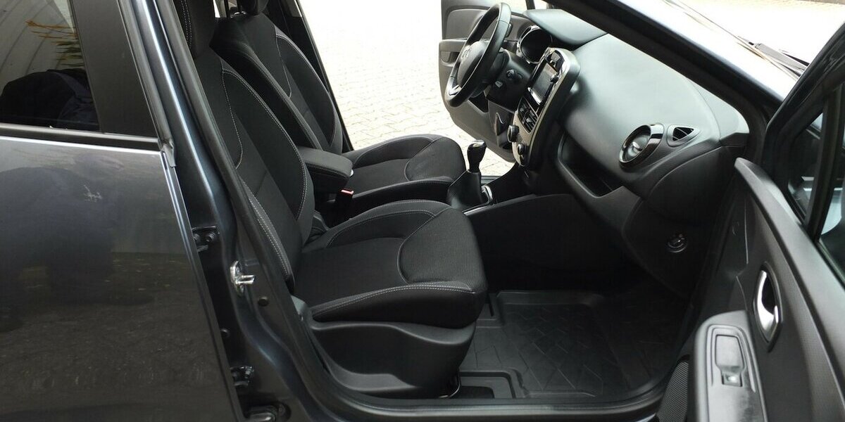 Renault Clio EXPRESSION NAVI PARCTRONIC START-STOP 118.021 km 7.680 &euro; Köln 50858