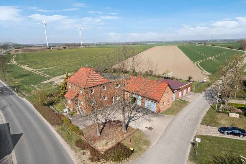 Haus zum Kaufen in Sehnde 430.000 € 248 m²