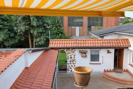 Haus Wesenberg - 9 Zimmer, 400 m&sup2;, 395.000&euro; | Angebot:26091800