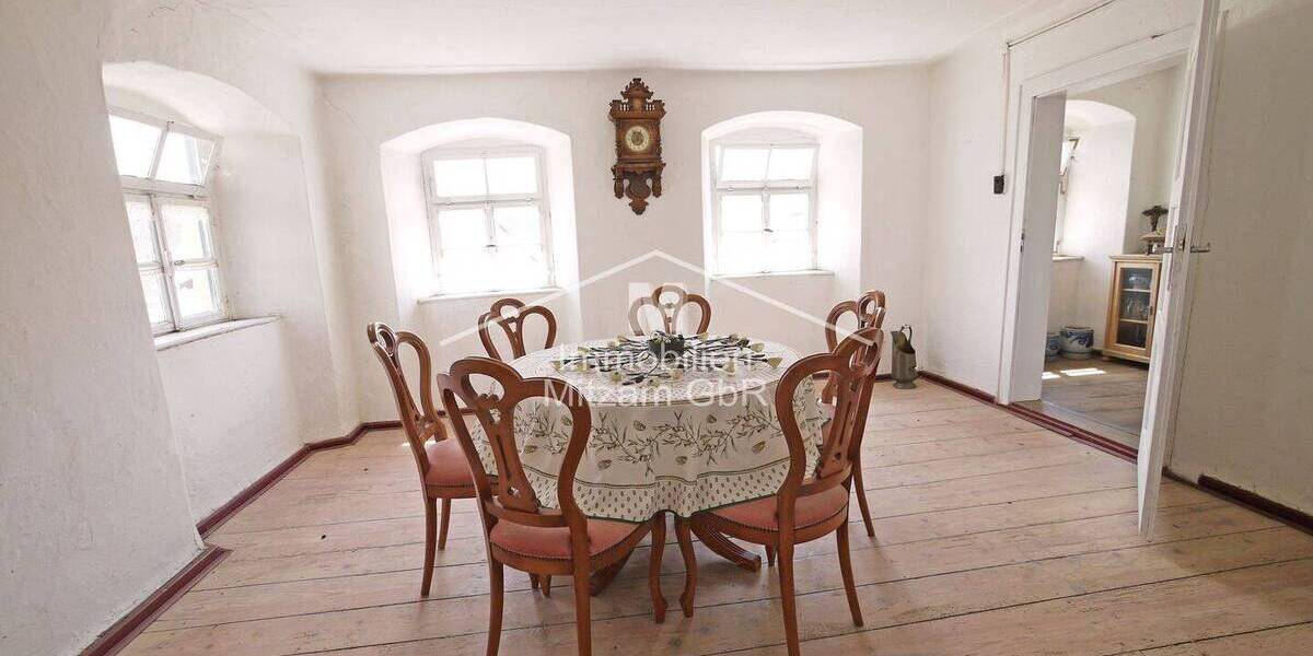Mehrfamilienhaus, Wohnhaus Greding - 7 Zimmer, 229 m&sup2;, 300.000&euro; | Angebot:26487598