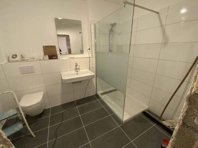 4 - Zimmerwohnung im 1. Obergeschoss Gäste-WC Kellerraum PKW-Stellplatz ohne Balkon 4 zimmer