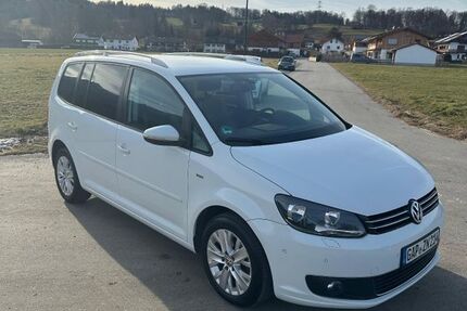 VW Touran 158.000 km 9.989 &euro; Großweil 82439