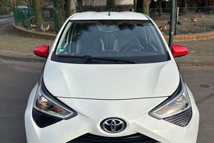 Toyota Aygo (X) 73.000 km 10.900 &euro; Düsseldorf 40474