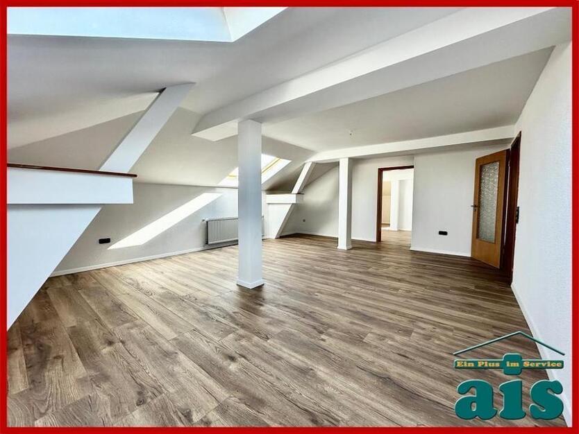 ais-GmbH bietet an: Renovierte 4 Zimmer Wohnung in der Südstadt.
