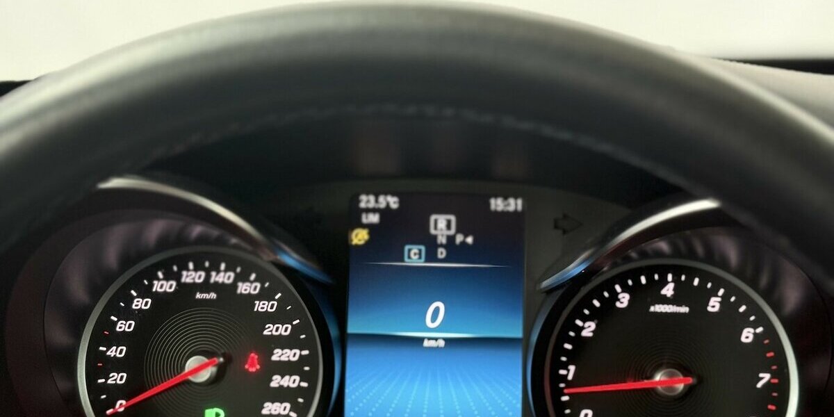 Mercedes-Benz C 180 AVANTGARDE/BURMESTER/KAMERA/HEAD UP/LEDER 72.347 km 23.900 &euro; Villingen-Schwenningen 78054