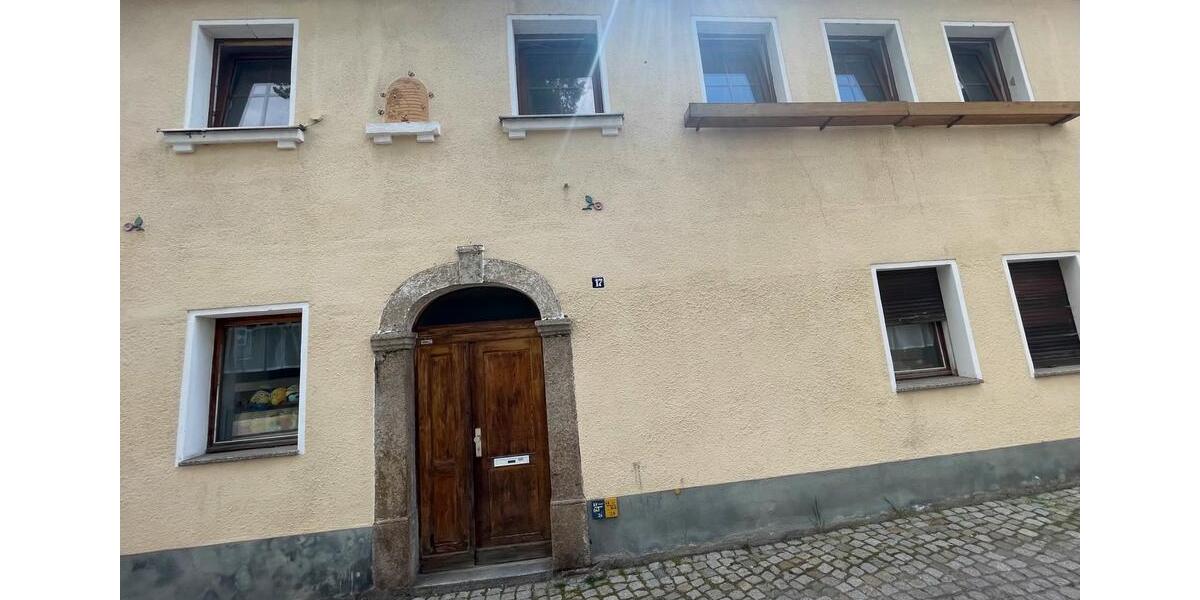 Einfamilienhaus zum selbst sanieren zu vermieten… 11 zimmer