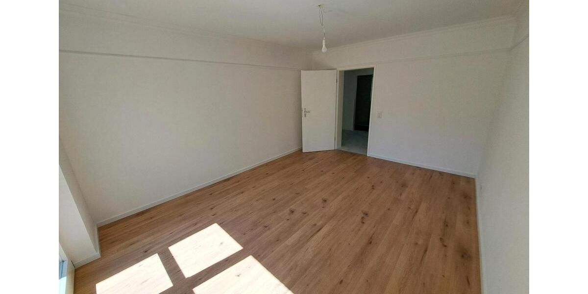 Bungalow Landau in der Pfalz - 8 Zimmer, 219 m&sup2;, 2.750&euro; | Angebot:26445773