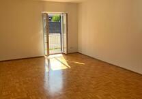 Wunderschöne 2,5 Zimmer Wohnung mit Balkon
