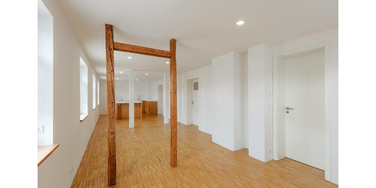 Etagenwohnung Lichtenstein (Sachsen) - 4 Zimmer, 100 m&sup2;, 950&euro; | Angebot:25830287