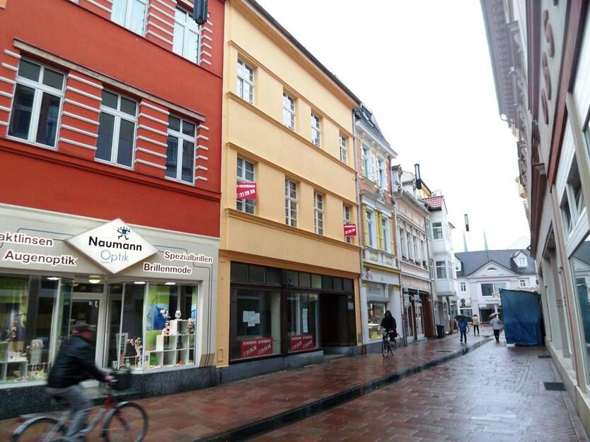 Einfache 3 ZI Whg mit Balken, 2. OG Wannenbad