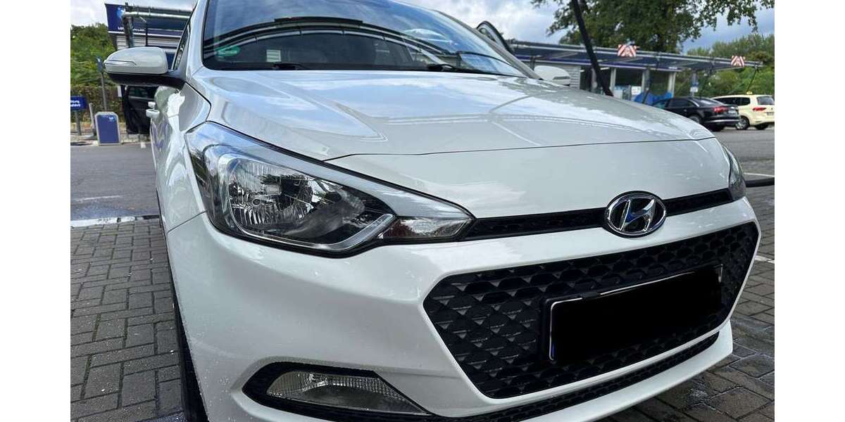 Hyundai i20 43.631 km 8.800 &euro; Dresden 01219