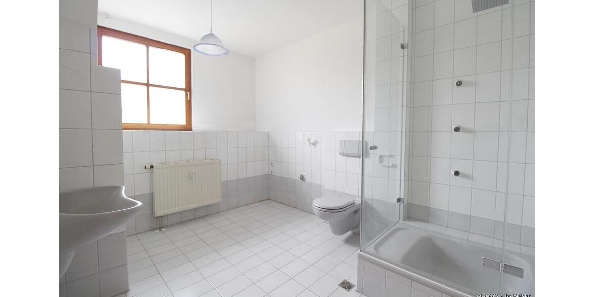 Etagenwohnung Roßtal - 4.5 Zimmer, 157 m&sup2;, 1.300&euro; | Angebot:26316253