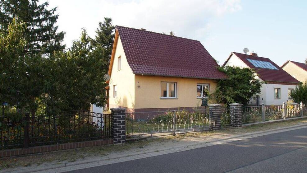 Einfamilienhaus mit viel Nebengelass auf großem Grundstück in sehr schöner Lage - 250 m zum Badesee