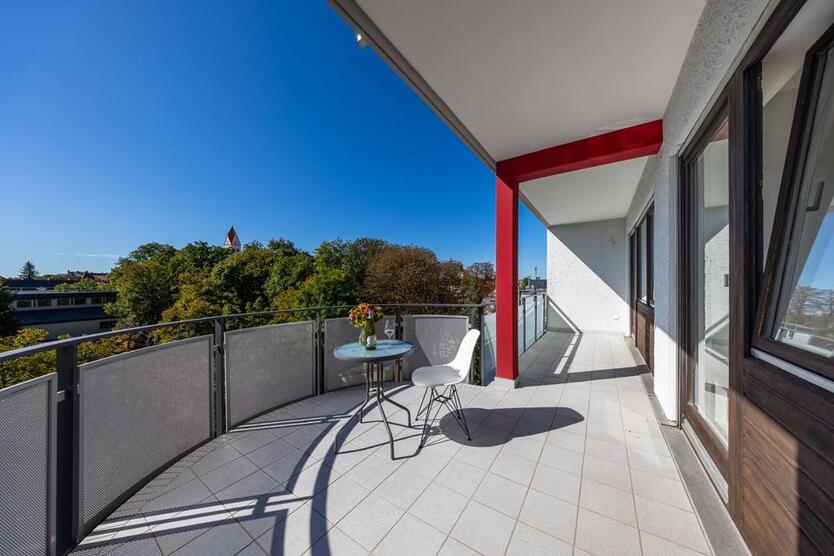 Toplage Pasing: frisch sanierte 2-Zimmer-Wohnung mit 15 m² Balkon zimmer