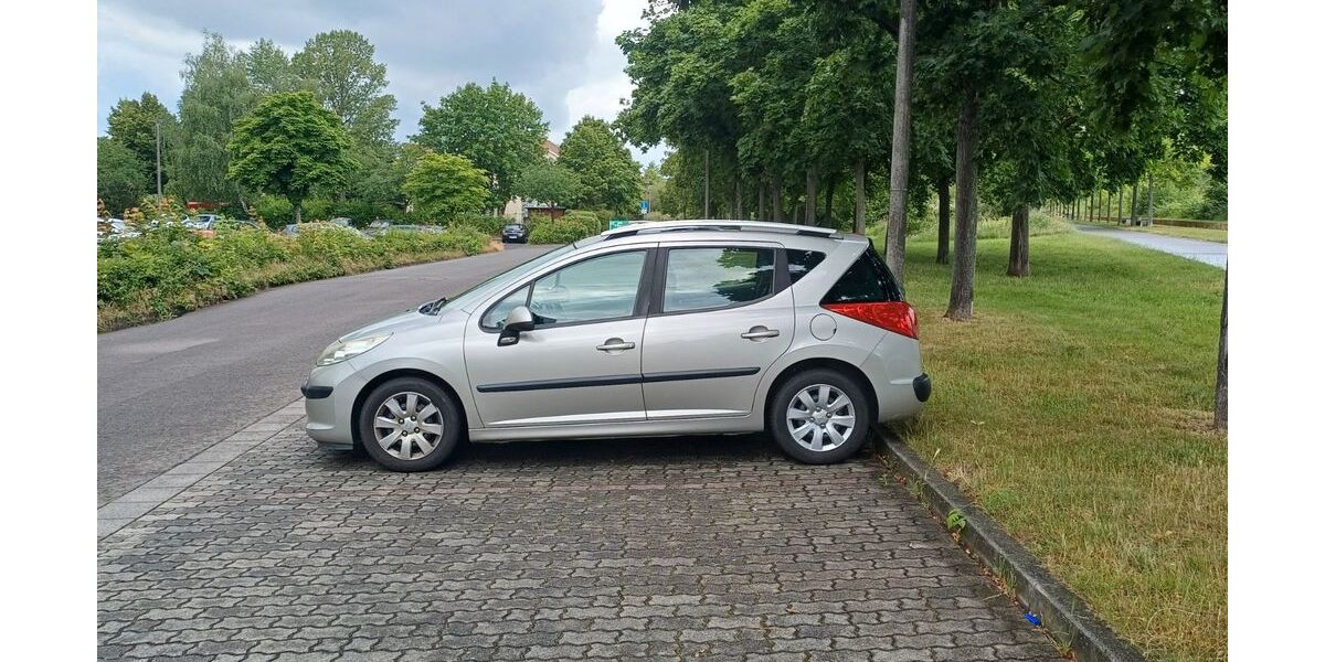 Peugeot 207 89.000 km 2.400 &euro; Leipzig 04103