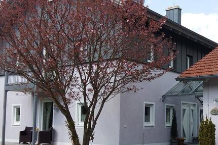 Schöne 2-Zimmer-Wohnung mit Galerie und Balkon zu vermieten zimmer