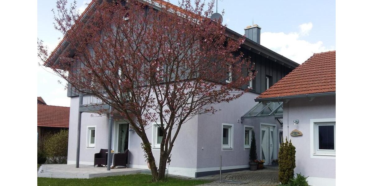 Schöne 2-Zimmer-Wohnung mit Galerie und Balkon zu vermieten zimmer