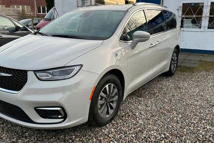 Chrysler Pacifica 114.000 km 36.998 &euro; Hamburg 22309