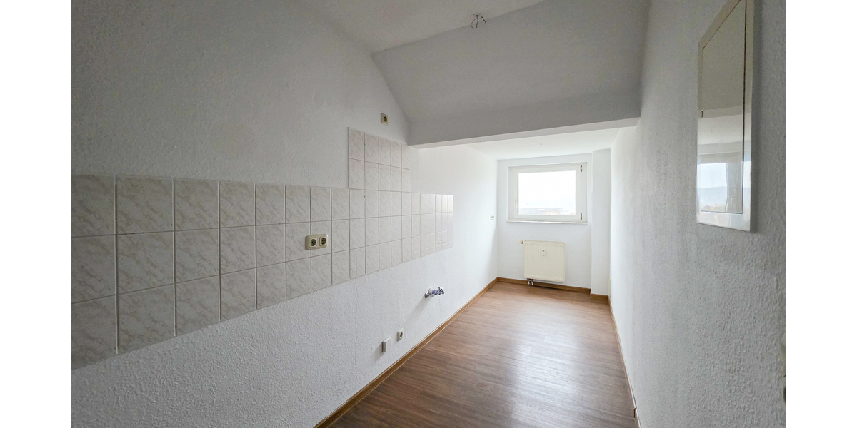 Eckbadewanne und Dusche - Tolle 3 Zimmer DG Wohnung mit Gartennutzung - Dachgeschoßwohnung Gera Ostviertel | Angebot:27365789