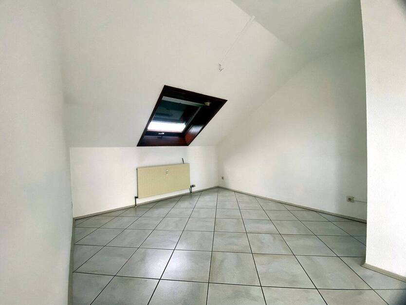 Ruhige 75?m²-DG-Wohnung mit Komfort: Einbauküche & Garage inklusive 3 zimmer