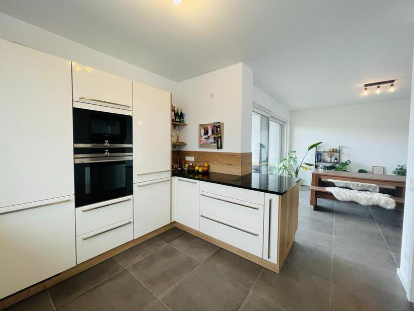 Helle 3-Zimmer Dachgeschosswohnung mit 2 Balkonen und 2 Tiefgaragenstellplätzen in Abensberg! zimmer