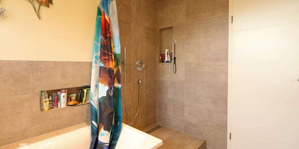 Eigentumswohnung im 4-Parteienhaus 5 zimmer