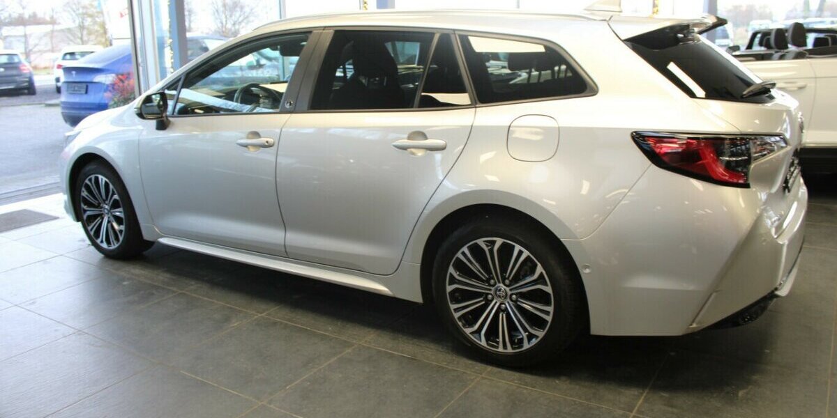 Toyota Corolla 2.0 Touring Sports Hybrid Team Deutschland 77.720 km 21.980 &euro; Euskirchen 53881