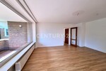 Uninähe! Helle Etagenwohnung mit großzügigem Balkon