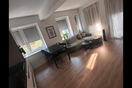 Moderne, zentrale 2-Zimmer-Wohnung mit Loggia & Küche zimmer