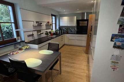 Haus zum Mieten in Bergkirchen 2.090 € 183 m² 6 zimmer