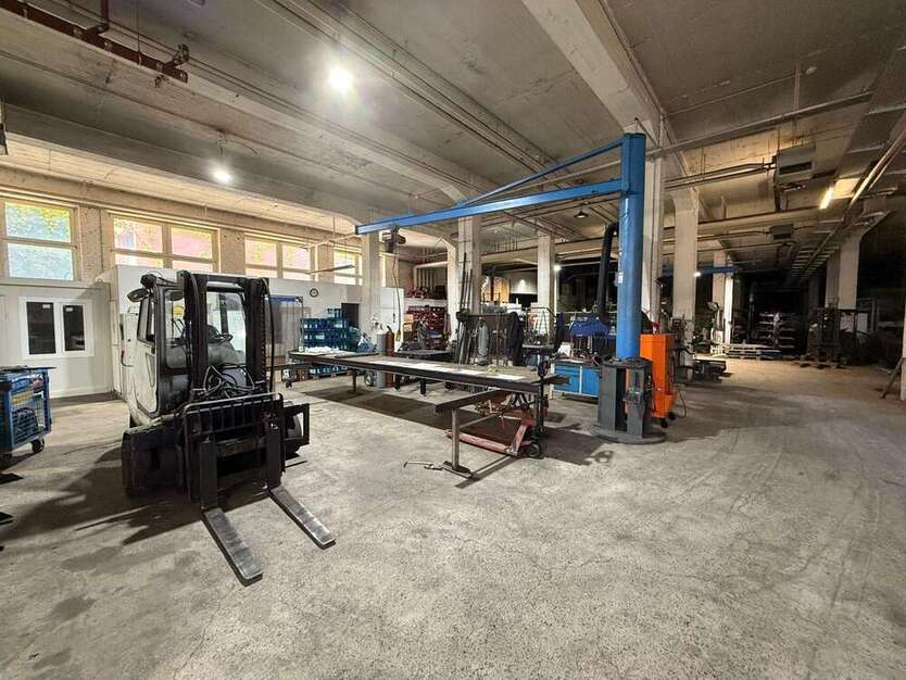 Halle in Mechernich 3.700 € 810 m²