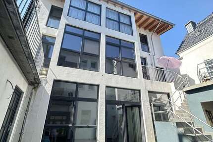 Haus zum Kaufen in Rüdesheim am Rhein 695.000 € 419.55 m²