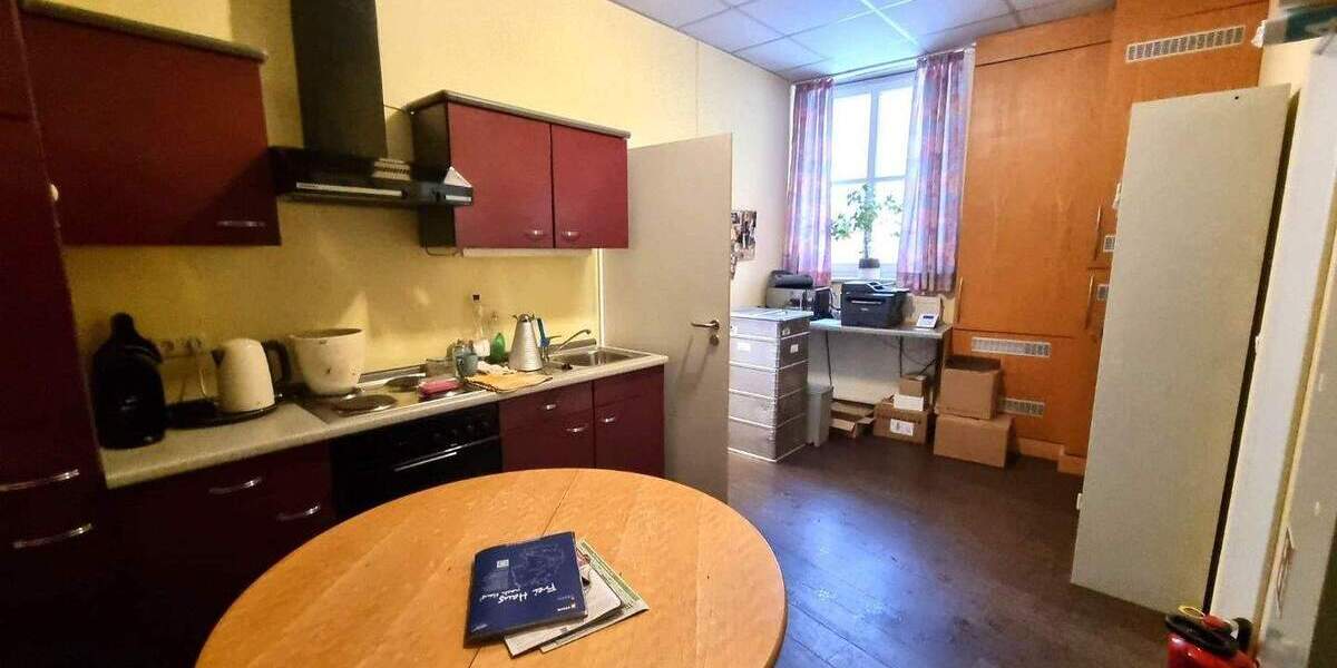 Gewerbeobjekt Amberg - 6 Zimmer, 1.700&euro; | Angebot:25770127