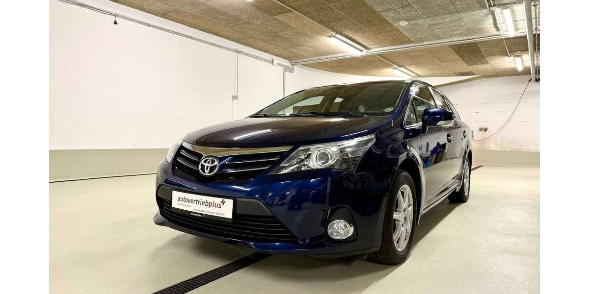 Toyota Avensis 99.900 km 8.950 &euro; München 81825