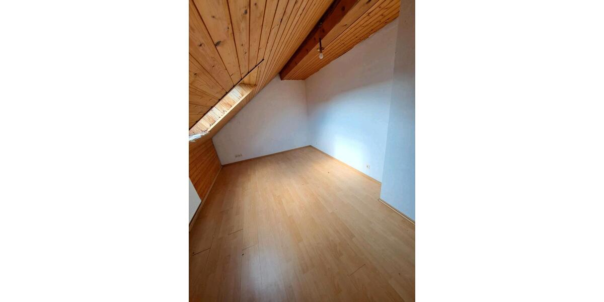 Reihenhaus Überherrn - 7 Zimmer, 204 m&sup2;, 300.000&euro; | Angebot:27208119