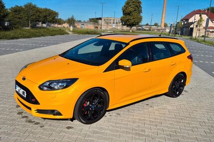 Ford Focus 106.000 km 14.450 € Dresden 01109