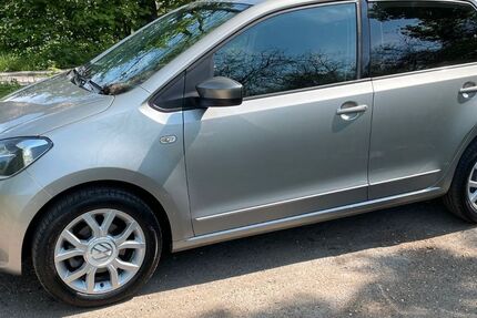 VW up! 68.000 km 6.200 &euro; Mistelbach 95511