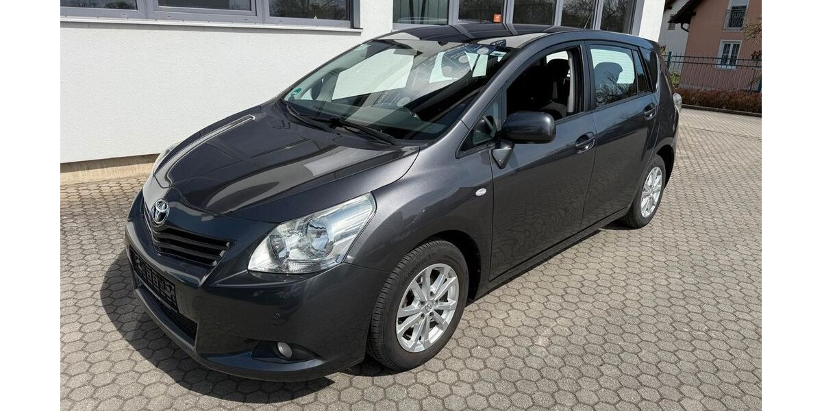 Toyota Verso 143.000 km 7.900 &euro; Donaustauf 93093