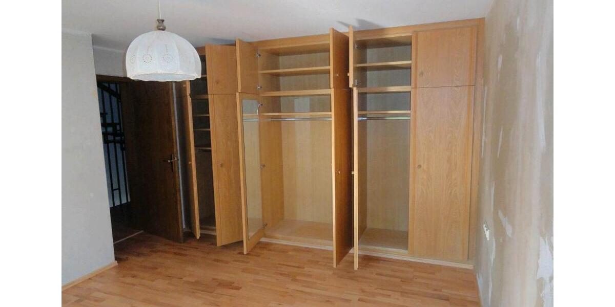 Doppelhaushälfte Tauberbischofsheim - 8 Zimmer, 170 m&sup2;, 1.500&euro; | Angebot:26089087