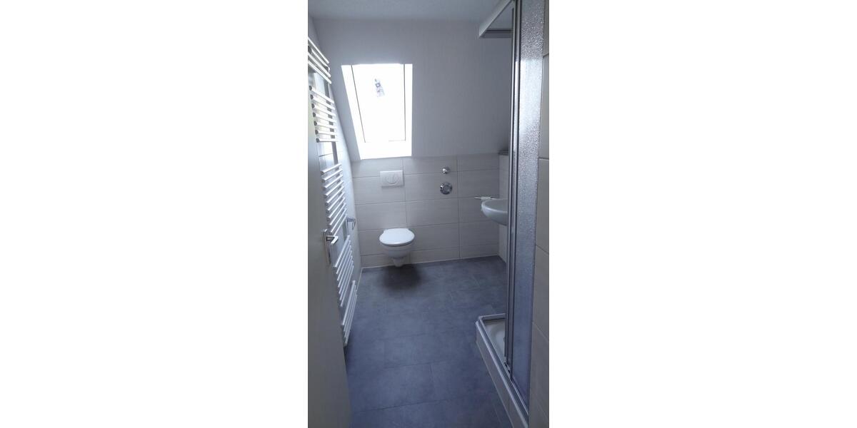 Dachgeschoßwohnung Velbert Langenberg - 1 Zimmer, 32 m&sup2;, 270&euro; | Angebot:25054609