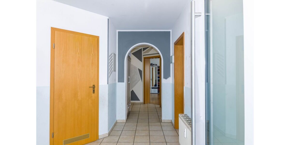 Provisionsfrei* Großzügiges Zweifamilienhaus - zwei Wohneinheiten, Terrasse, Balkon und eigene Stellplätze - Zweifamilienhaus Göppingen Faurndau | Angebot:26961593